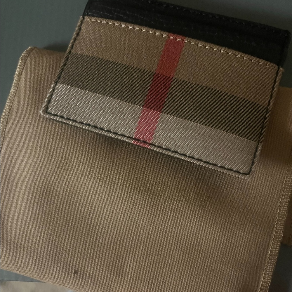 Buberry card holder
